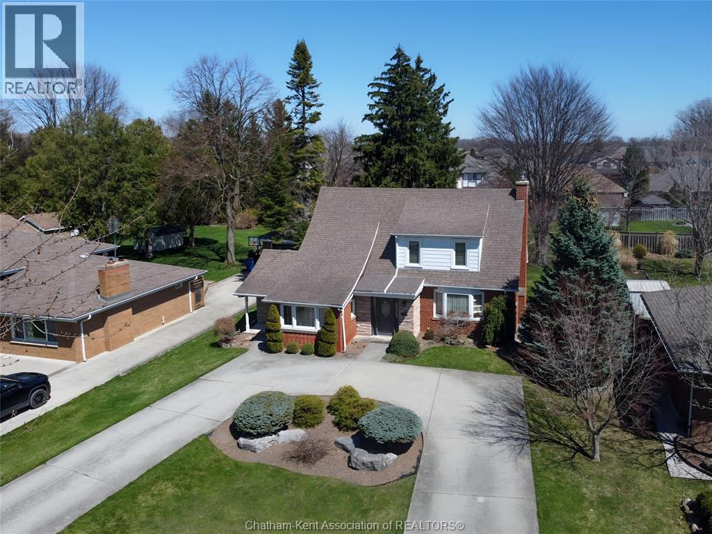 465 Victoria Avenue Property Photo 3