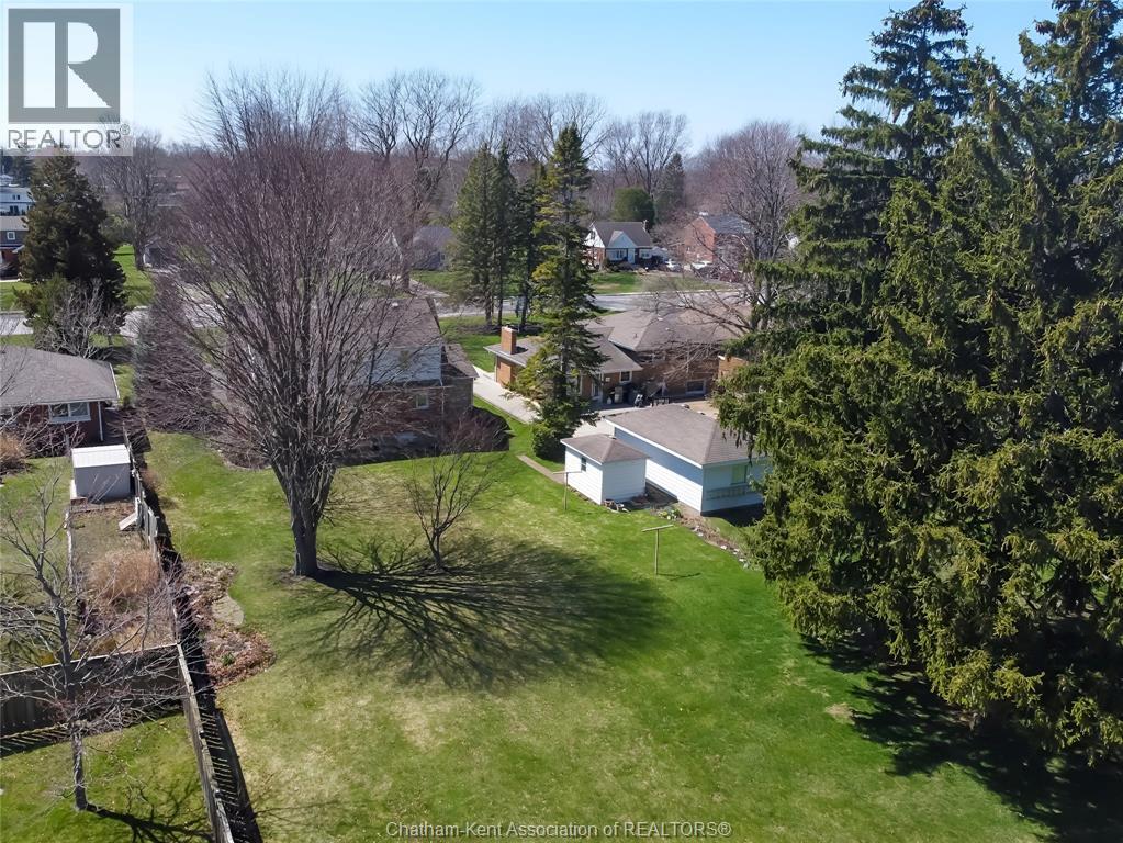465 Victoria Avenue Property Photo 8