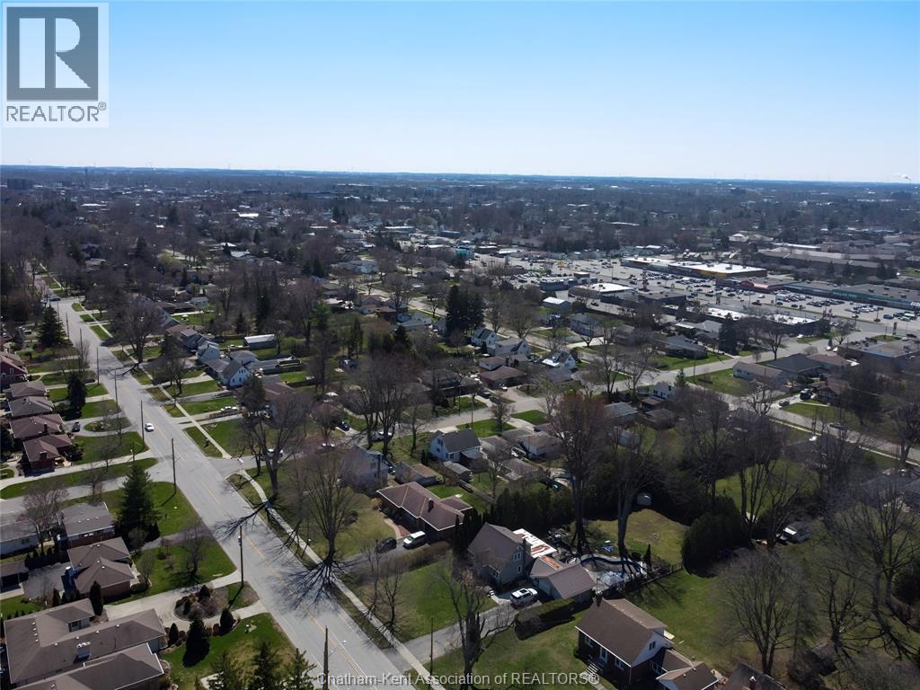 465 Victoria Avenue Property Photo 9