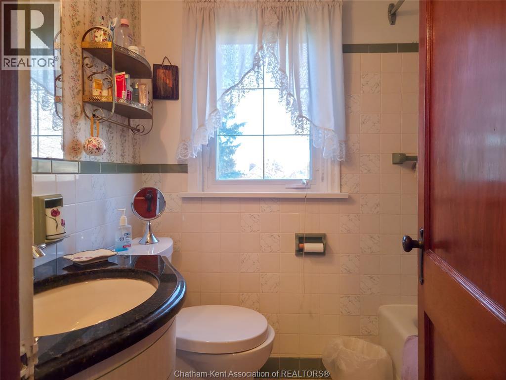 465 Victoria Avenue Property Photo 39