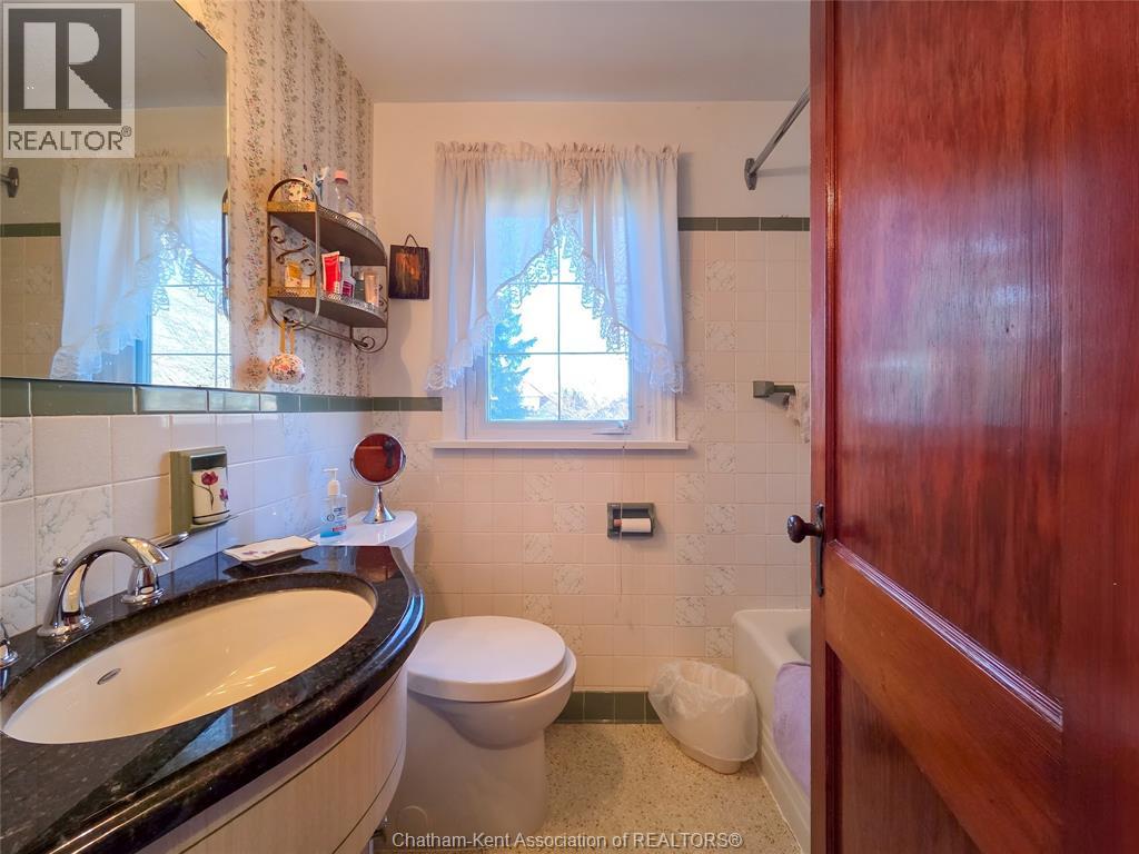 465 Victoria Avenue Property Photo 41