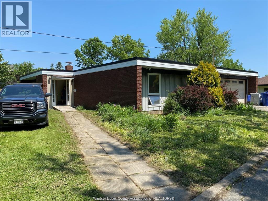 3052 Lauzon Unit# Back Property Photo 1