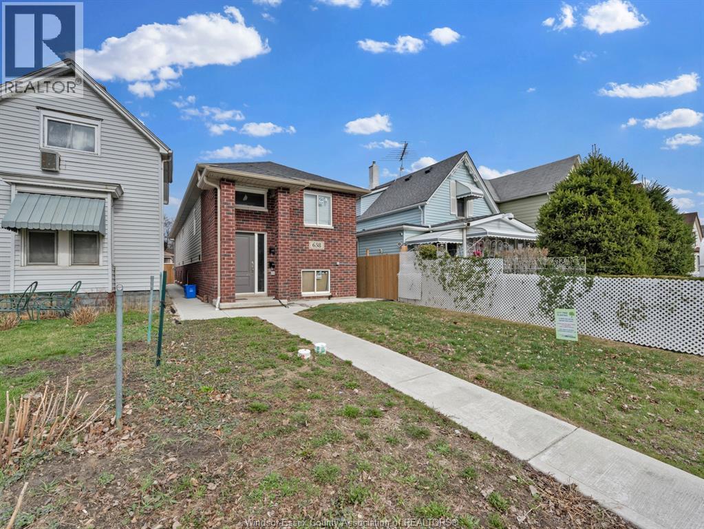 658 Caron Property Photo 4
