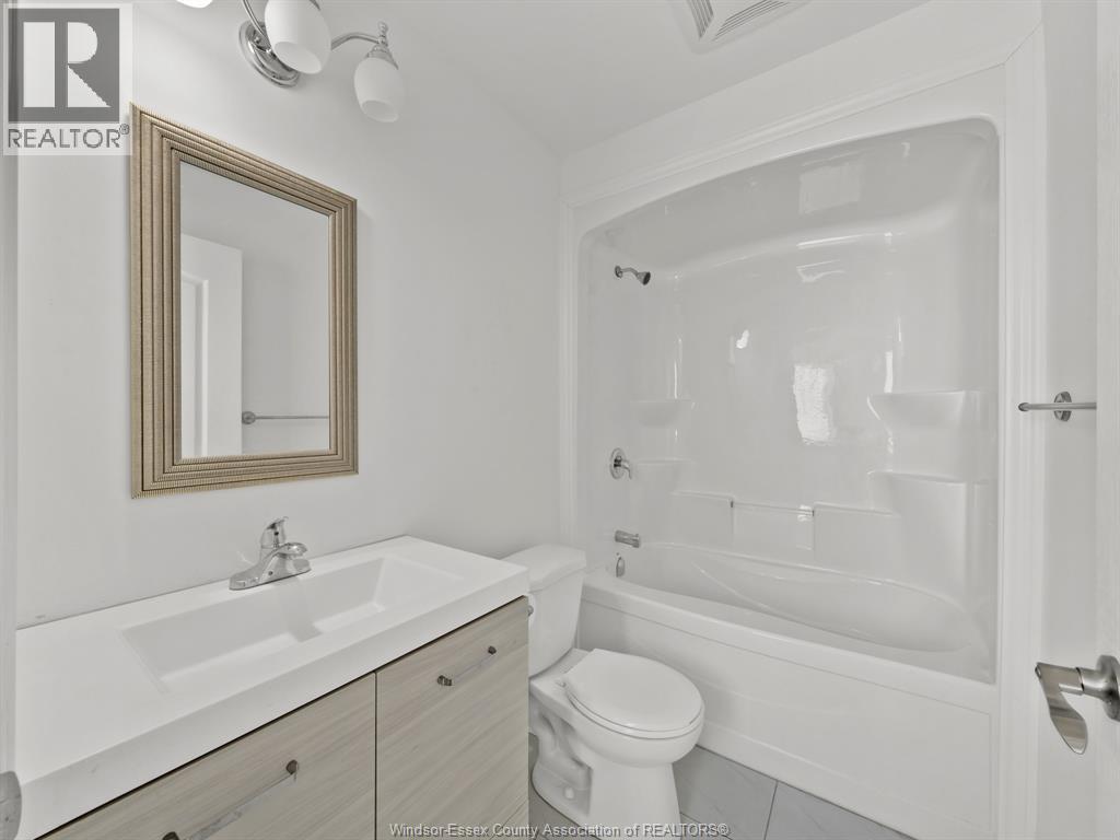 658 Caron Property Photo 28