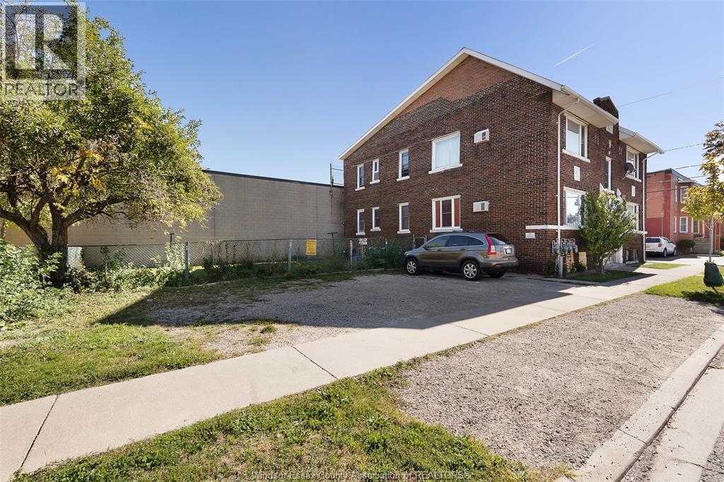 538 Louis Avenue Property Photo 3