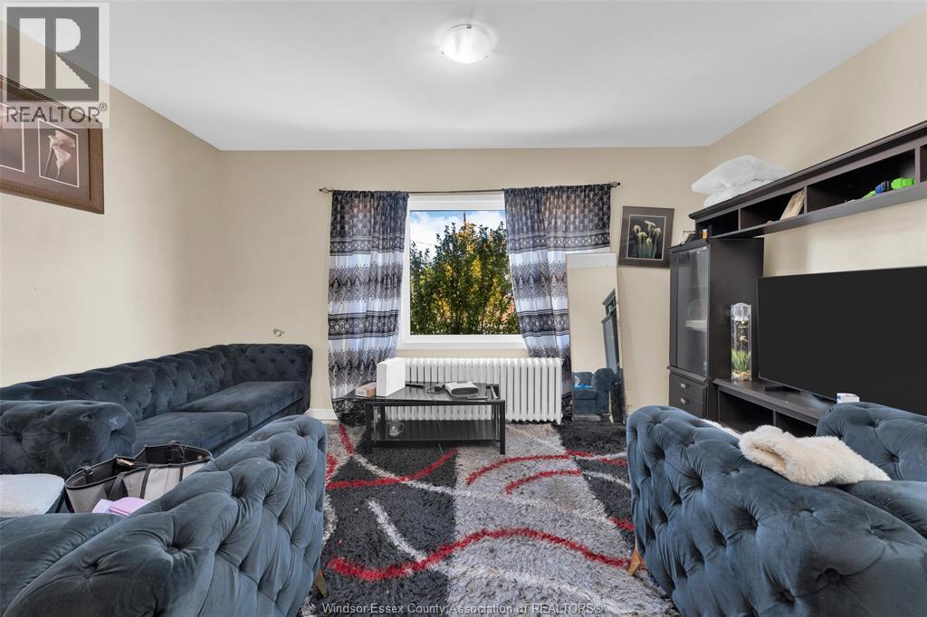 538 Louis Avenue Property Photo 8