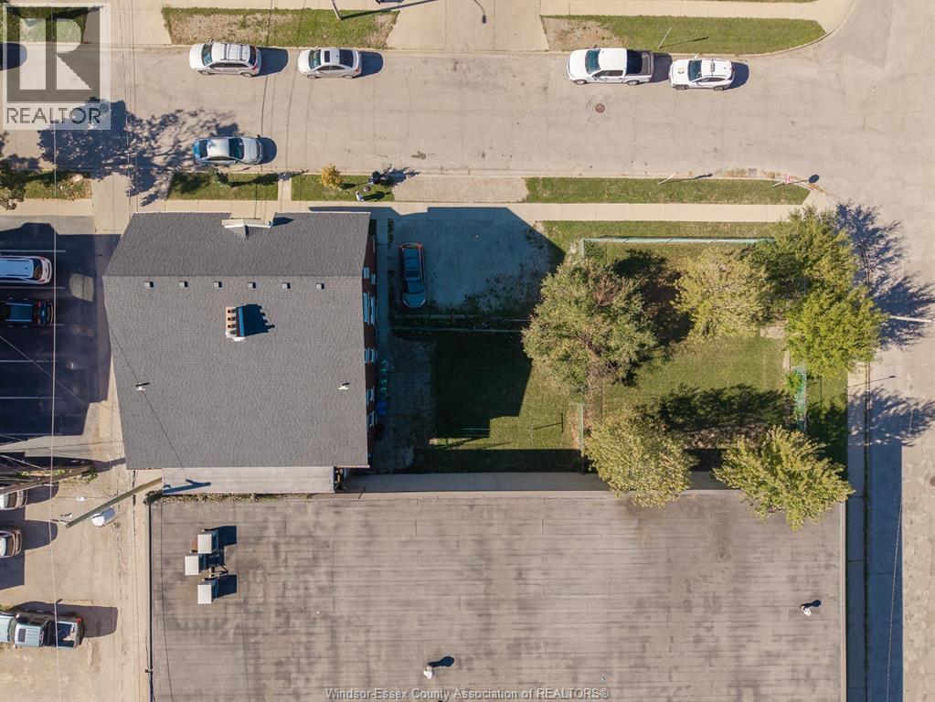 538 Louis Avenue Property Photo 32