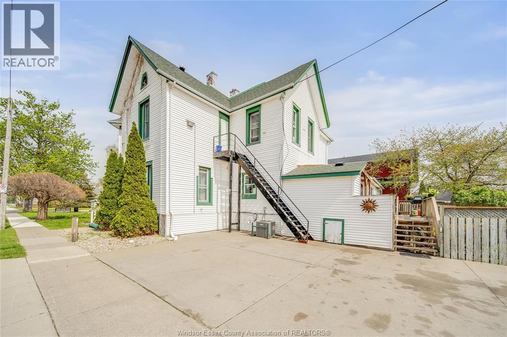 122 Talbot St. S Property Photo 35