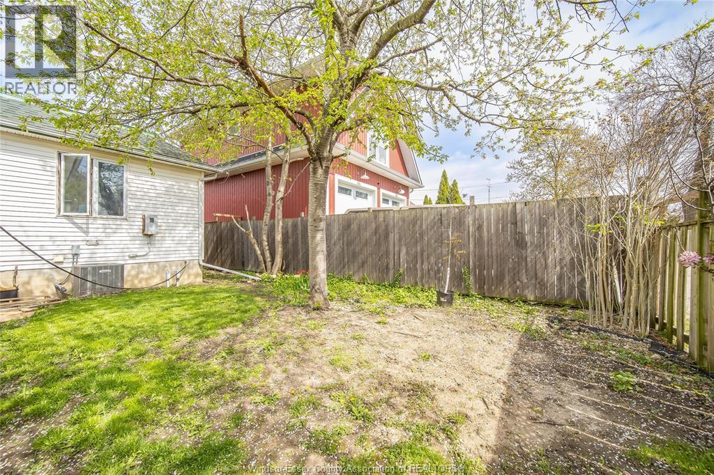 122 Talbot St. S Property Photo 37