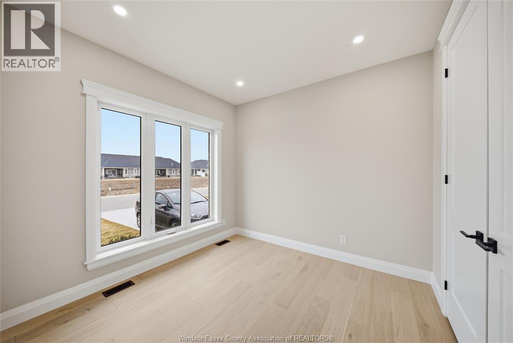 447 Caserta Crescent Property Photo 4
