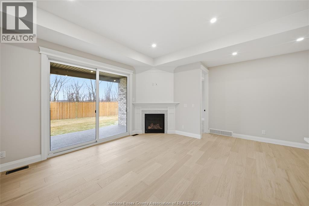 447 Caserta Crescent Property Photo 6