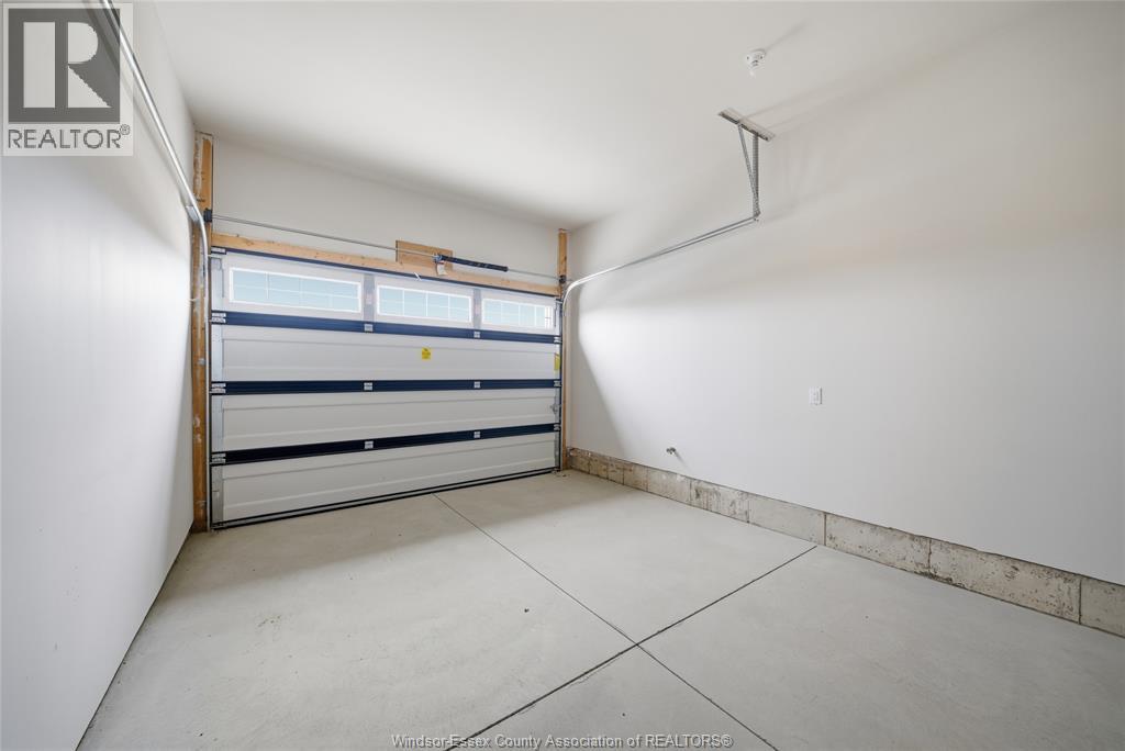 447 Caserta Crescent Property Photo 12
