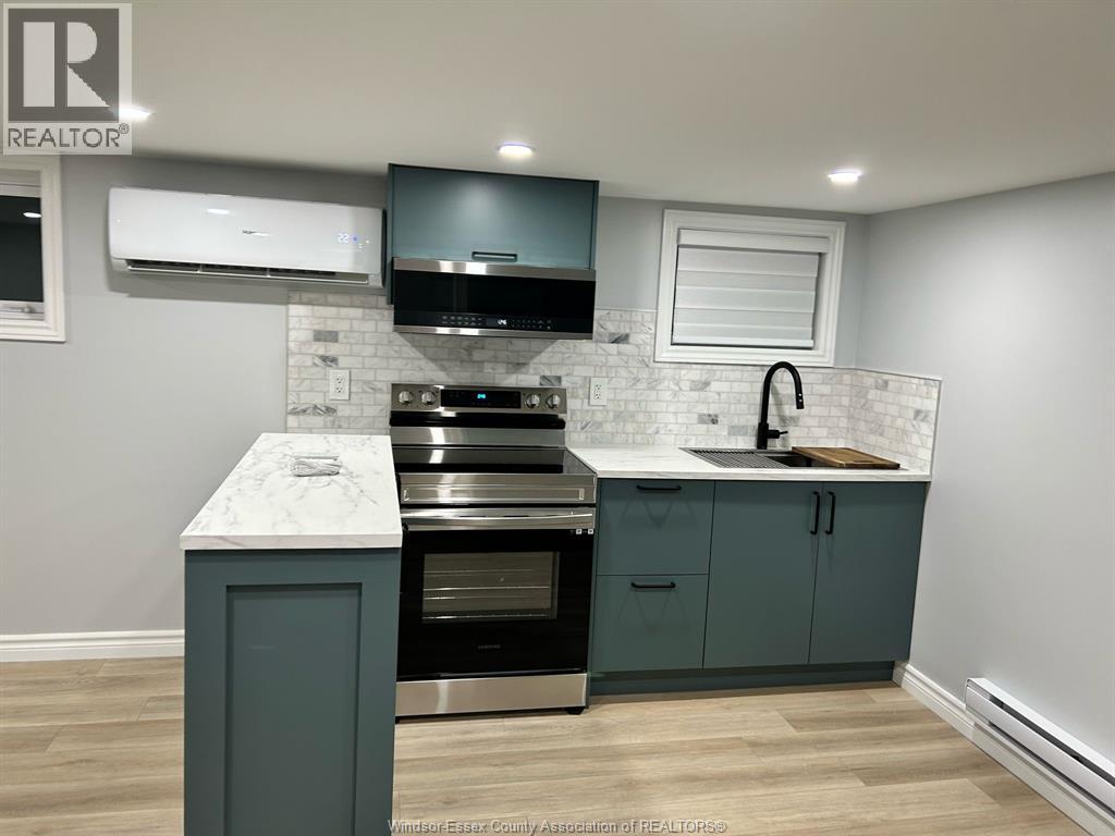 1592 BUCKINGHAM Unit# B Property Photo 1