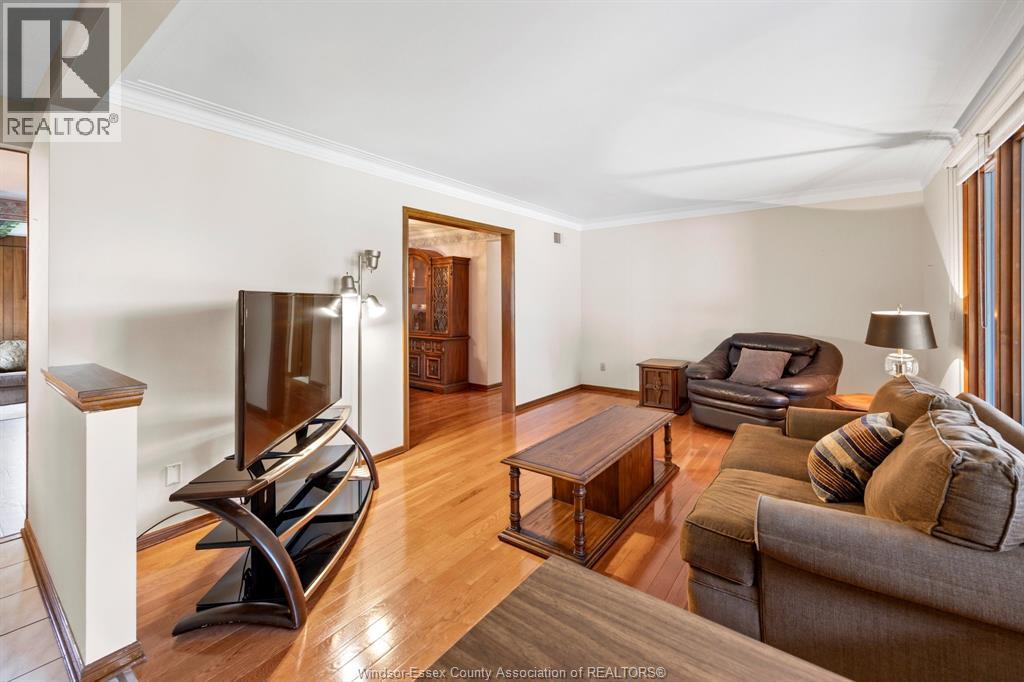 1565 Roxborough Property Photo 4