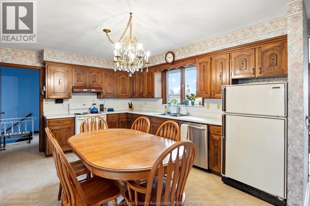1565 Roxborough Property Photo 8