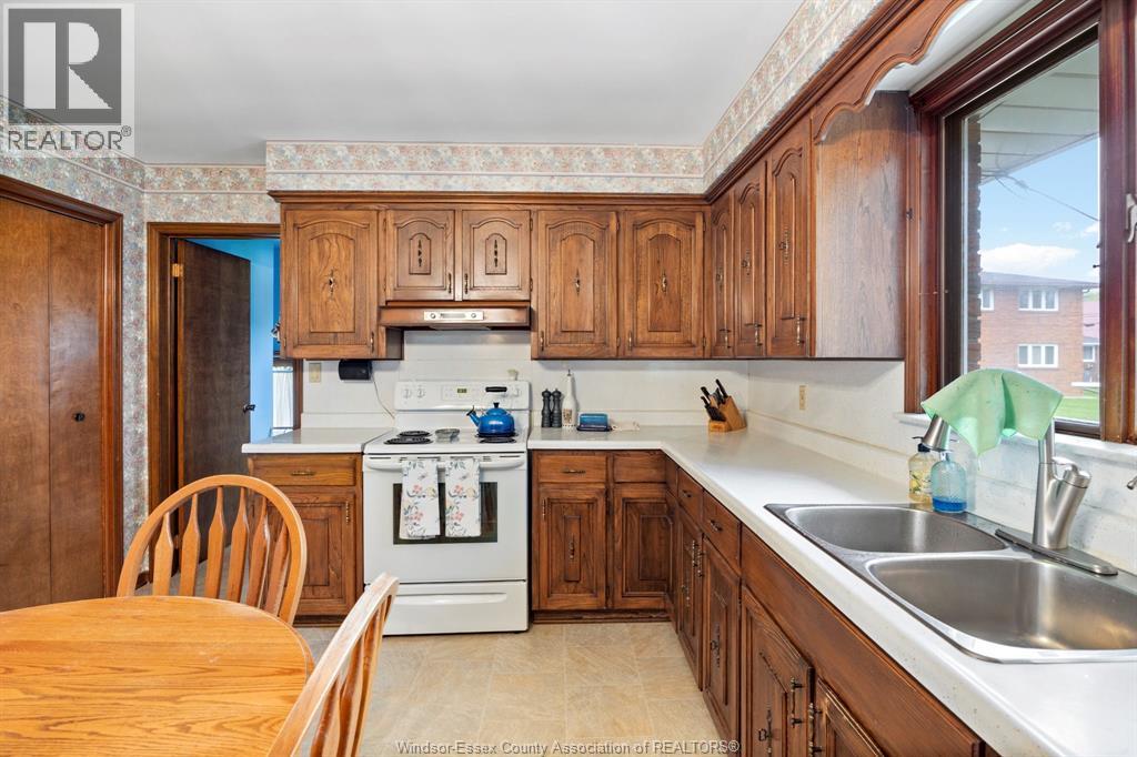 1565 Roxborough Property Photo 9
