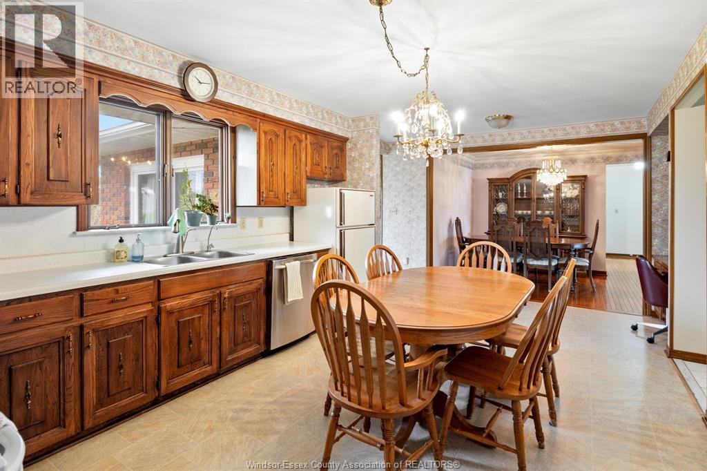 1565 Roxborough Property Photo 10