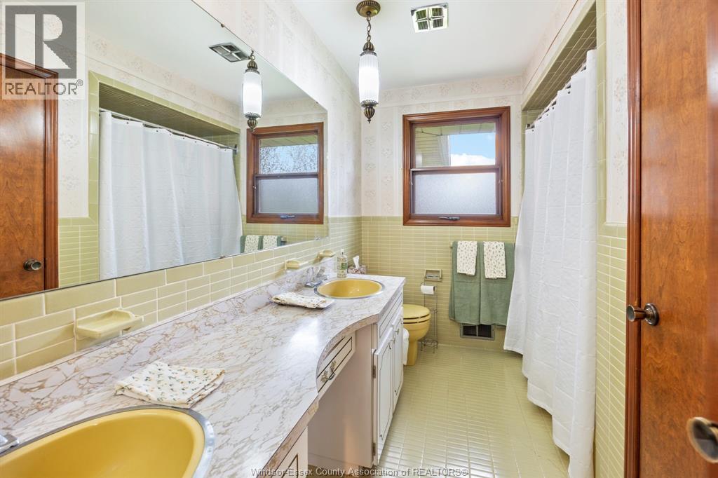 1565 Roxborough Property Photo 12