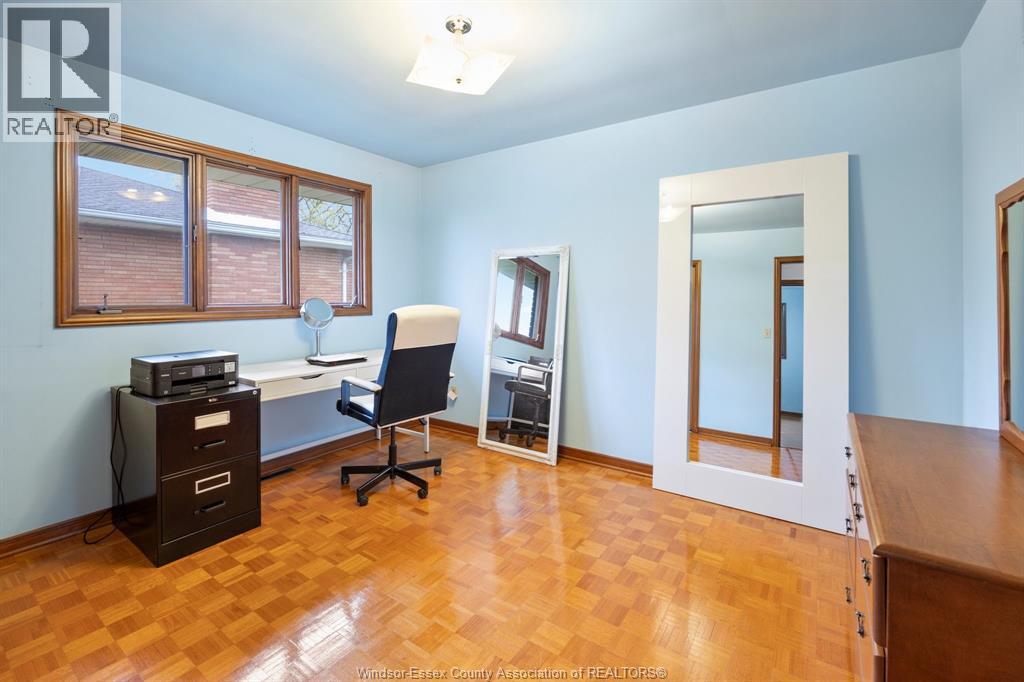 1565 Roxborough Property Photo 14