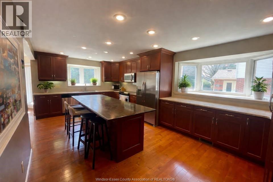 555 Jeffreybrook Drive Property Photo 2