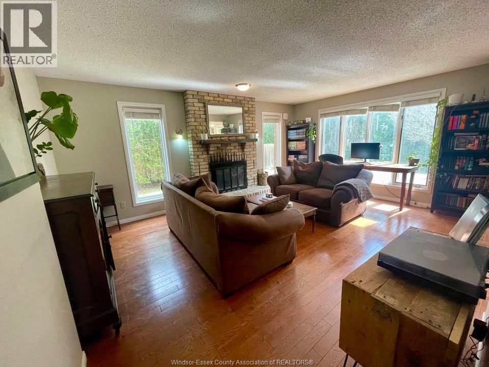 555 Jeffreybrook Drive Property Photo 4