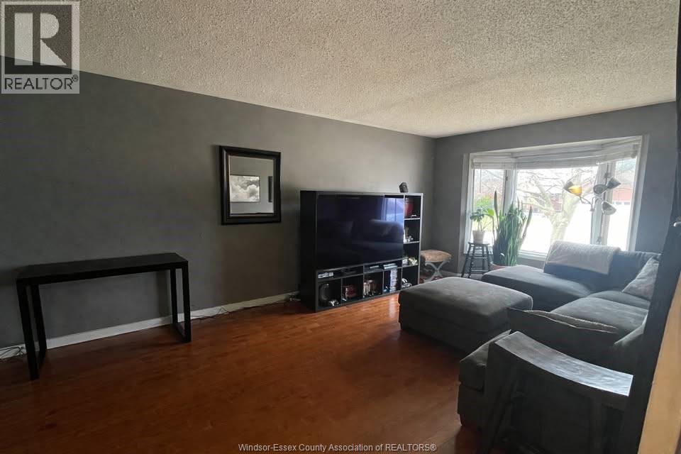 555 Jeffreybrook Drive Property Photo 5
