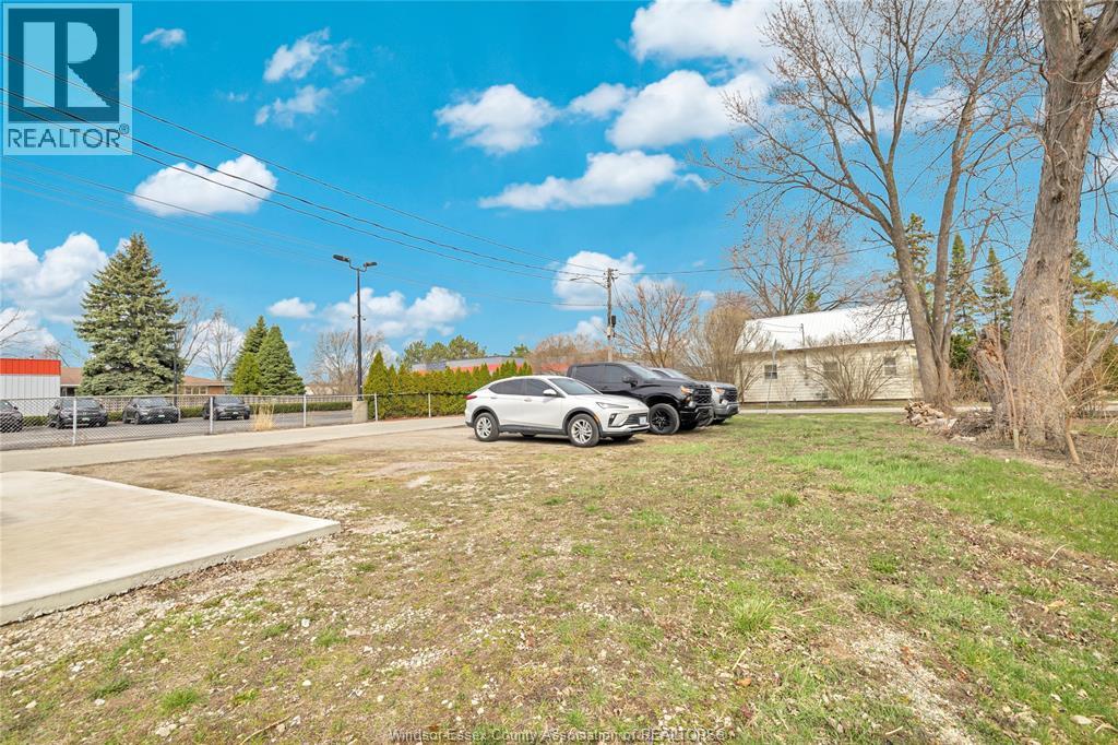 9572 Tecumseh Road Property Photo 10