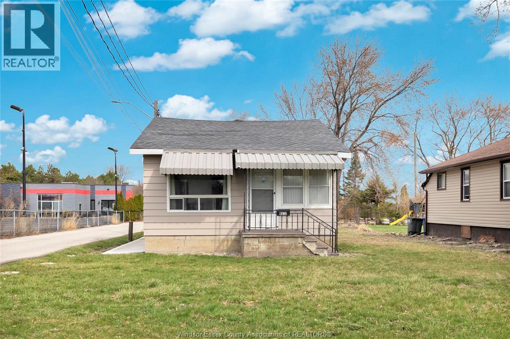 9572 Tecumseh Road Property Photo 3