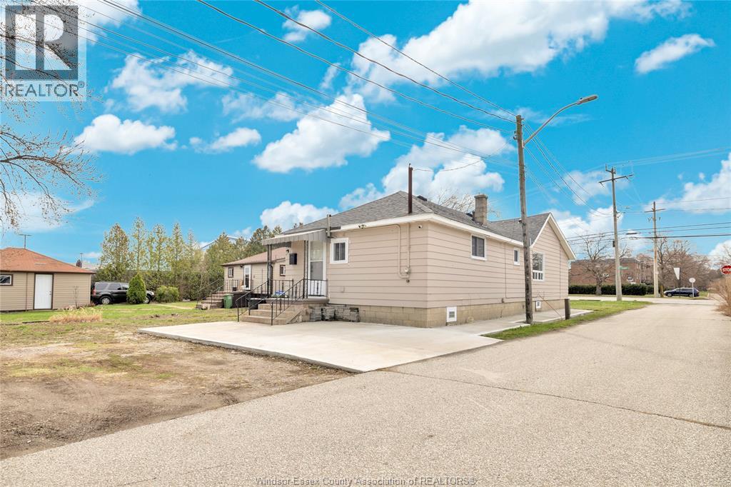 9572 Tecumseh Road Property Photo 7