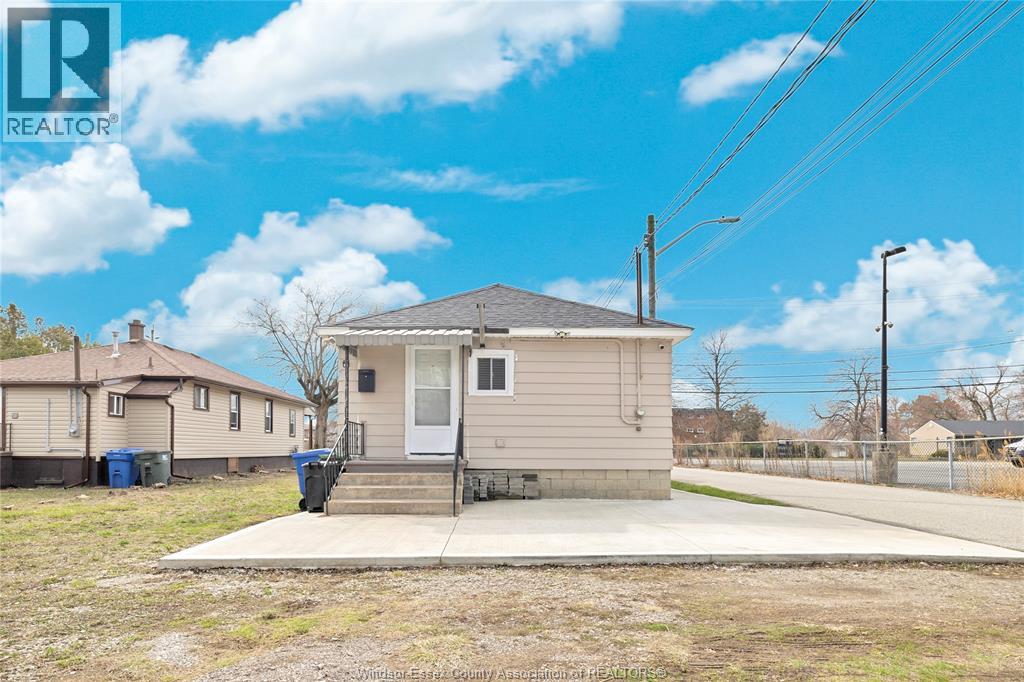 9572 Tecumseh Road Property Photo 8