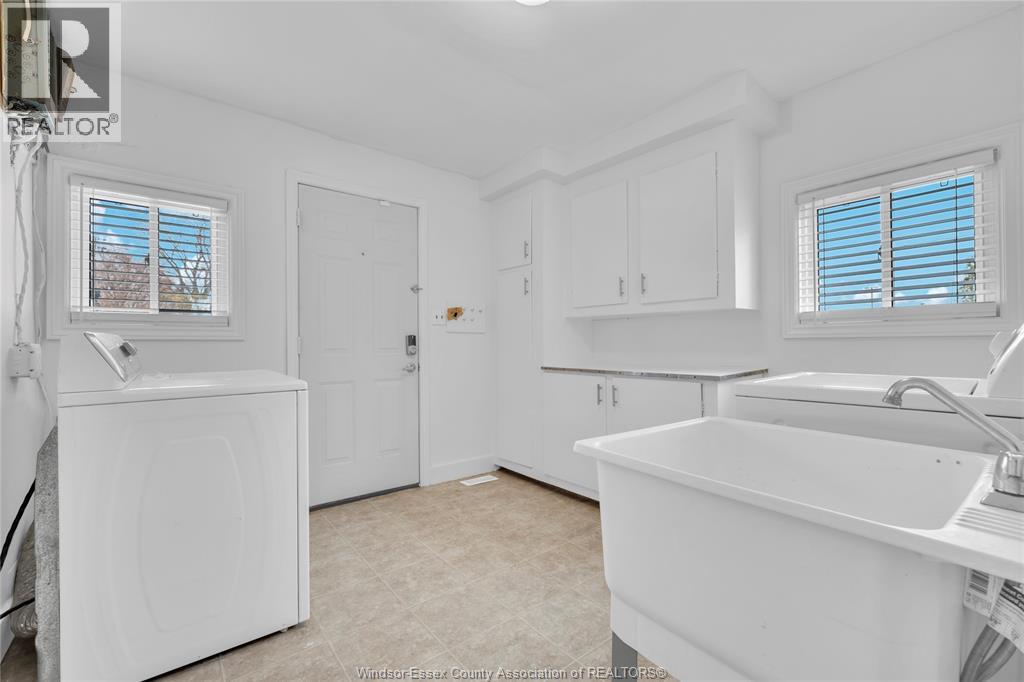 9572 Tecumseh Road Property Photo 28