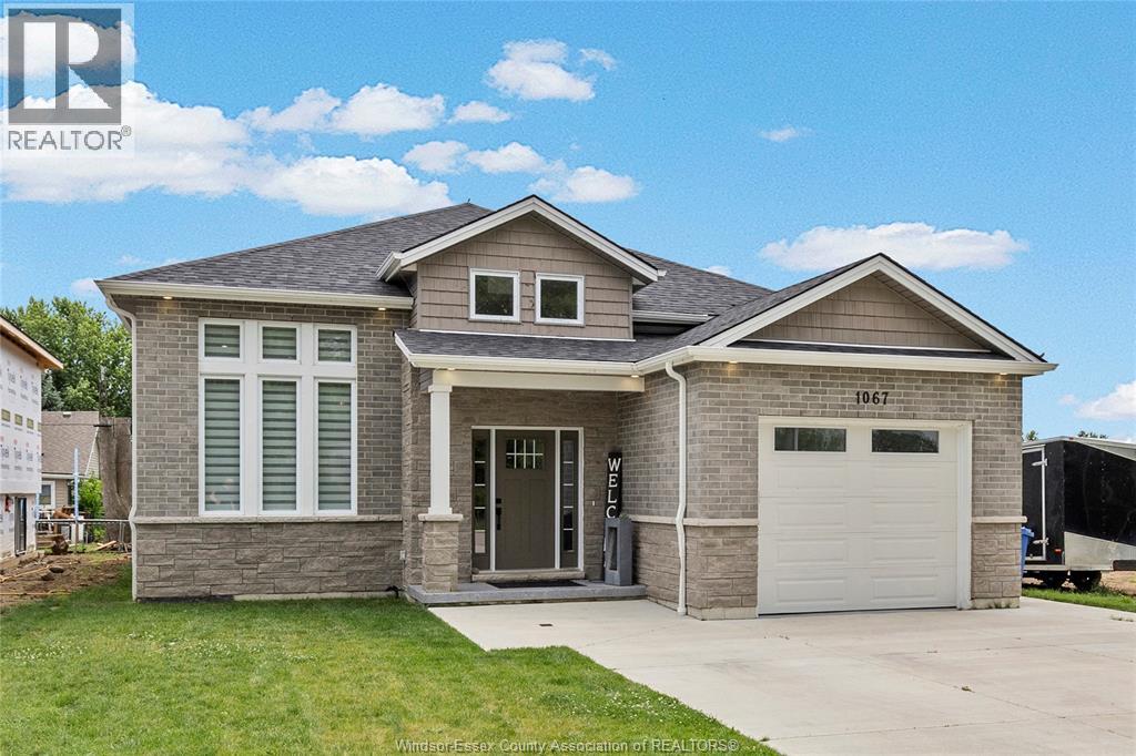 1067 Maple Property Photo 1