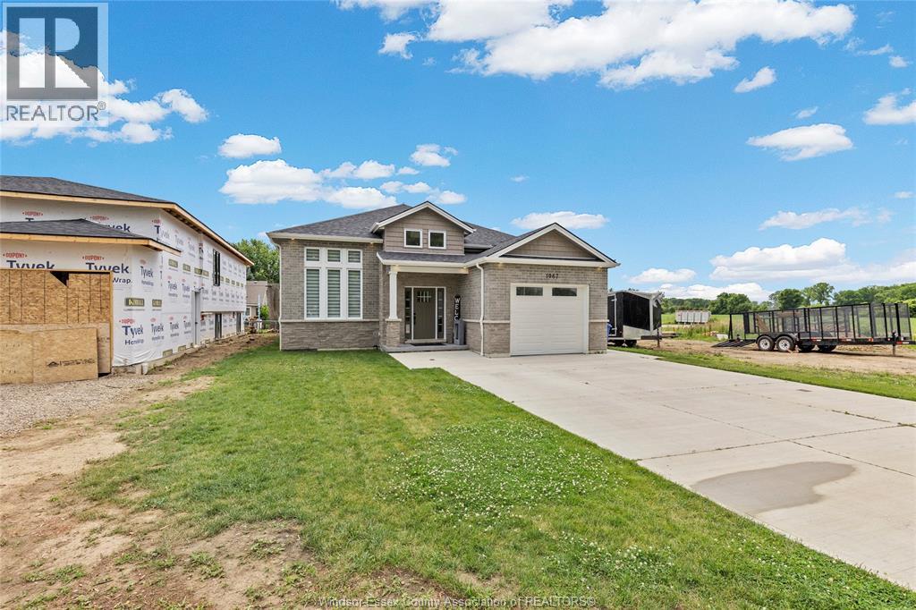 1067 Maple Property Photo 2