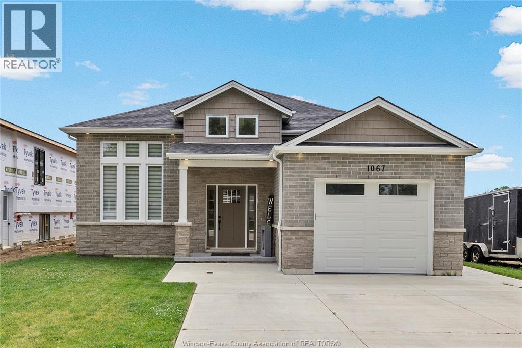 1067 Maple Property Photo 3