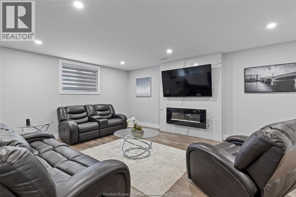 1067 Maple Property Photo 22