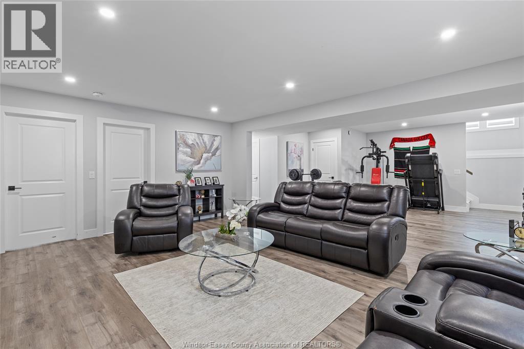 1067 Maple Property Photo 23