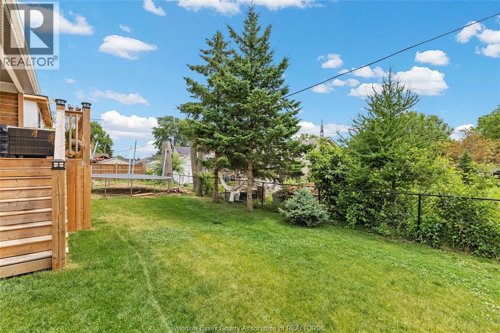 1067 Maple Property Photo 32