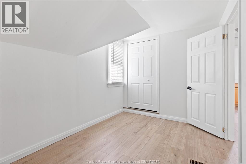 51 Balaclava Property Photo 12