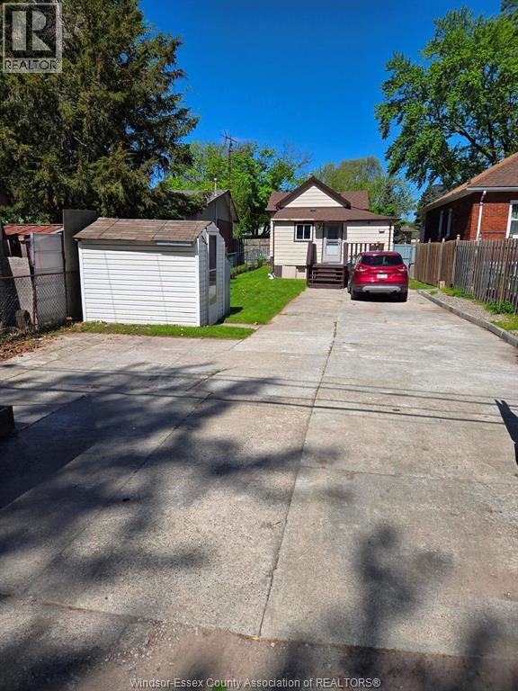 3595 Queen Property Photo 3