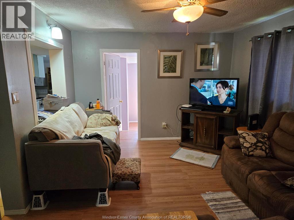 3595 Queen Property Photo 5