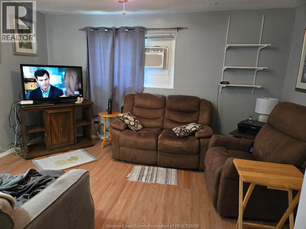 3595 Queen Property Photo 6