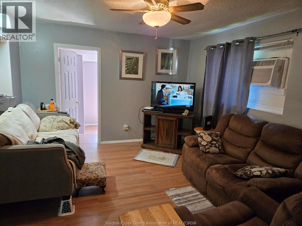 3595 Queen Property Photo 7