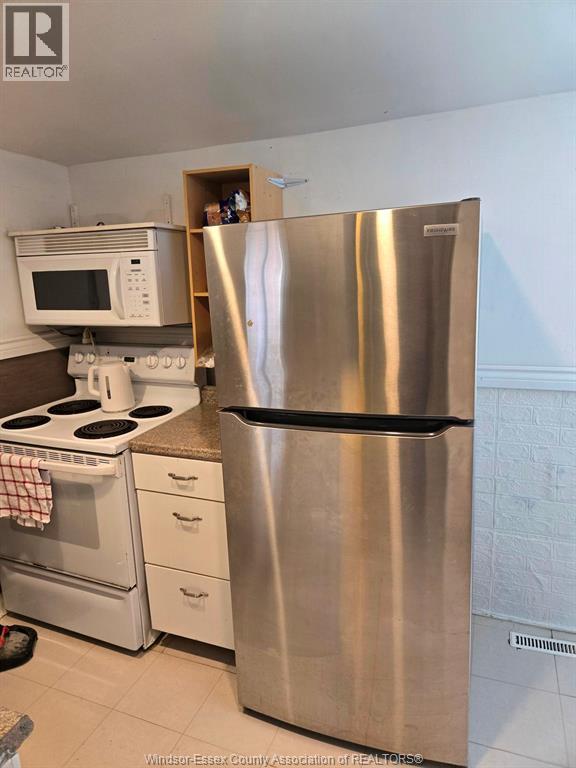 3595 Queen Property Photo 13