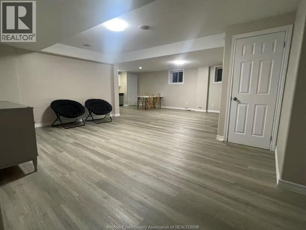 724 Massimo Crescent Unit# Lower Property Photo 3