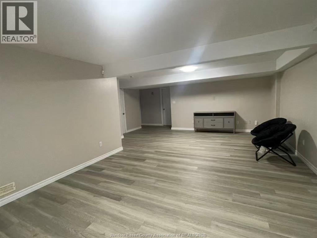 724 Massimo Crescent Unit# Lower Property Photo 4