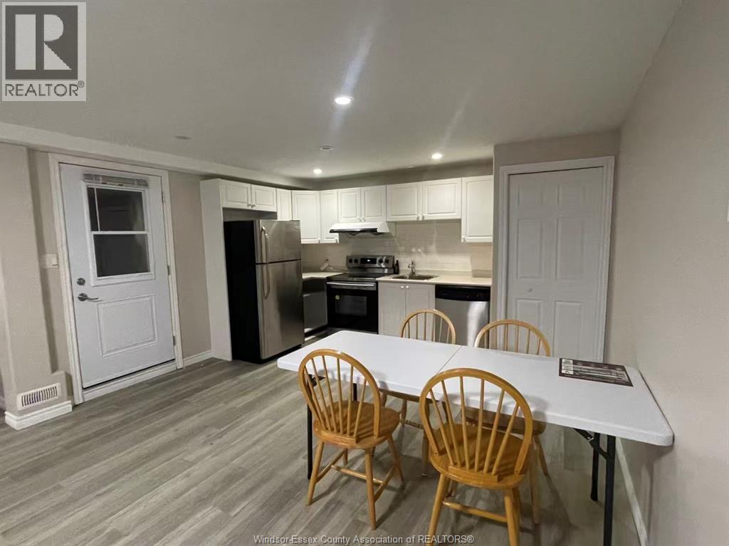 724 Massimo Crescent Unit# Lower Property Photo 5