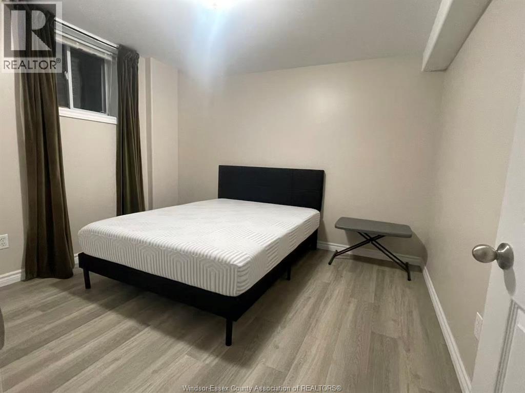 724 Massimo Crescent Unit# Lower Property Photo 7