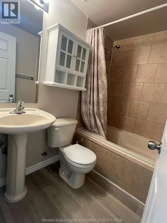 724 Massimo Crescent Unit# Lower Property Photo 9