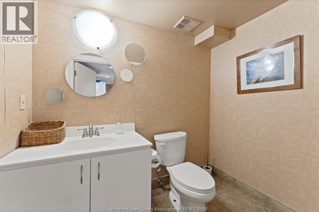 75 Riverside Drive East Unit# 1910 Property Photo 24