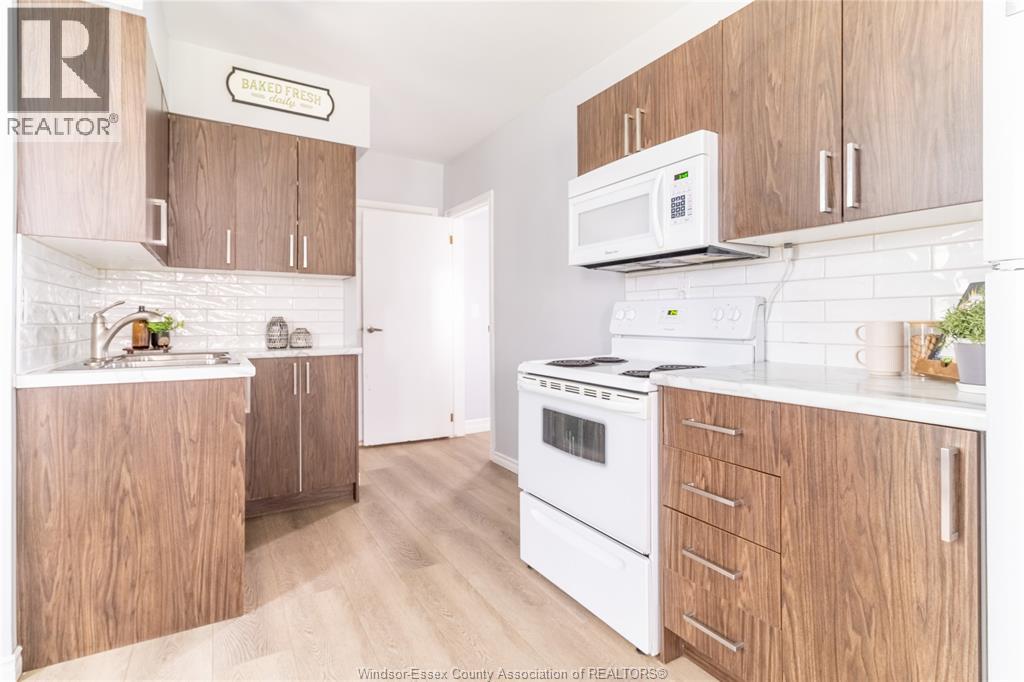 1015 Oak Property Photo 6